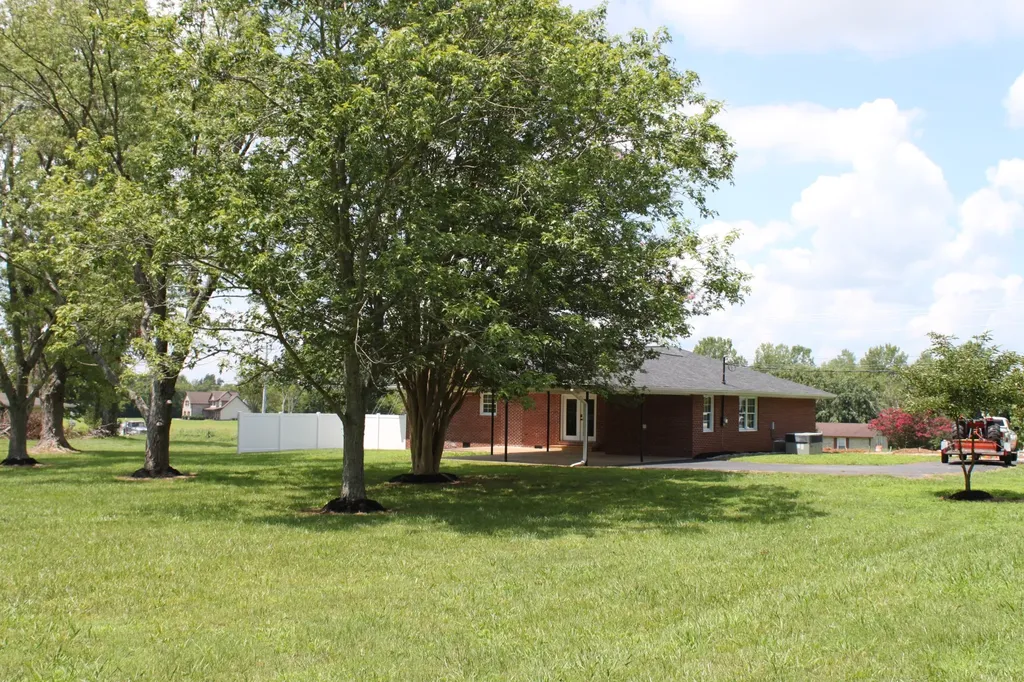1789 Hartsville Pike Lebanon TN 37087