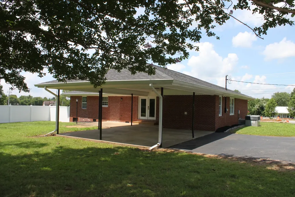 1789 Hartsville Pike Lebanon TN 37087