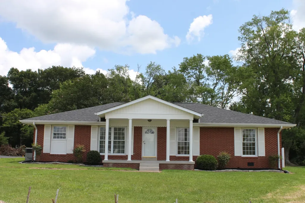 1789 Hartsville Pike Lebanon TN 37087