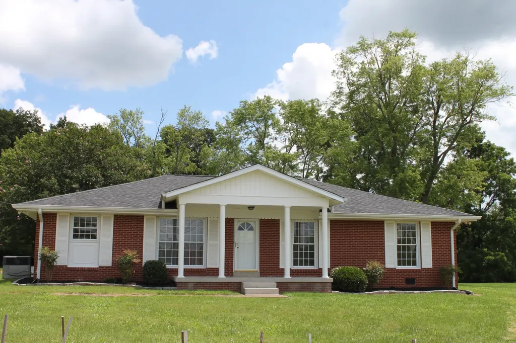 1789 Hartsville Pike Lebanon TN 37087