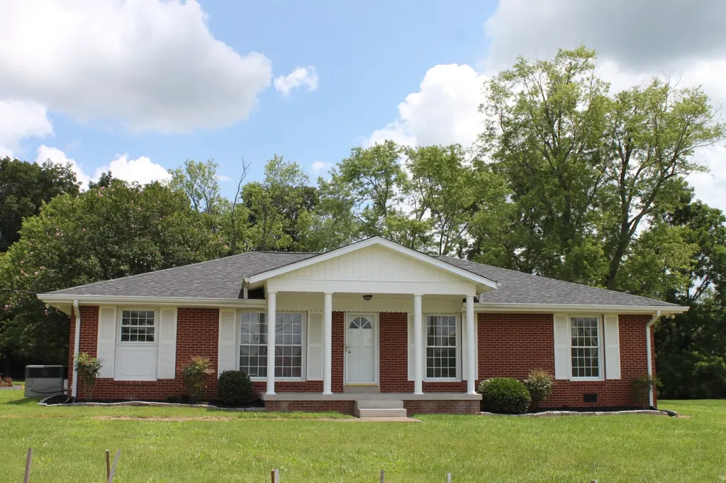 1789 Hartsville Pike Lebanon TN 37087