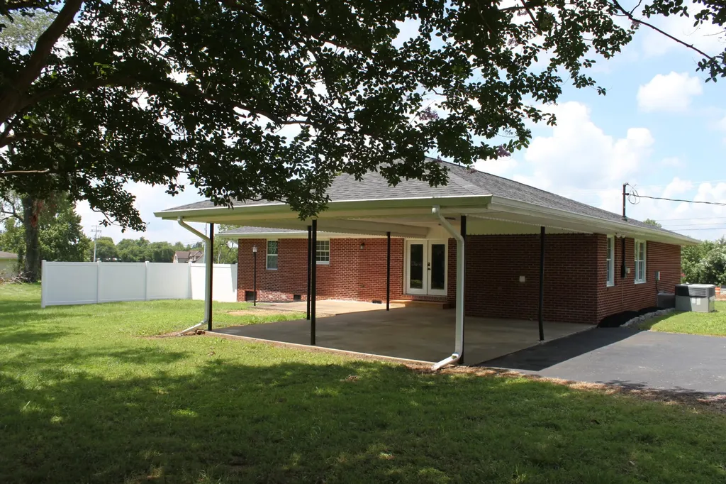 1789 Hartsville Pike Lebanon TN 37087