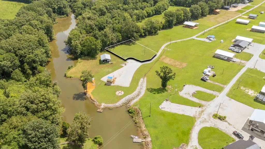 360 Jett Drive Clifton TN 38425