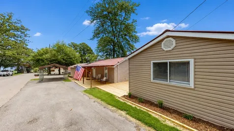 146 Lakeshore Drive Springville TN 38256