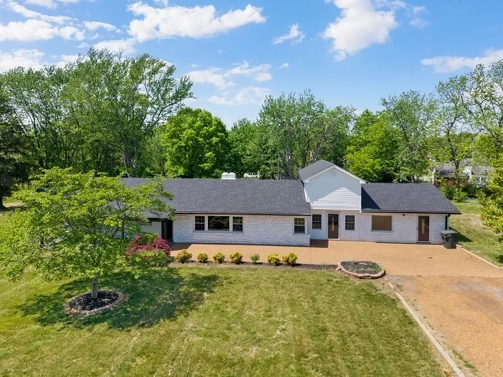 1503 5th Ave, W Springfield TN 37172