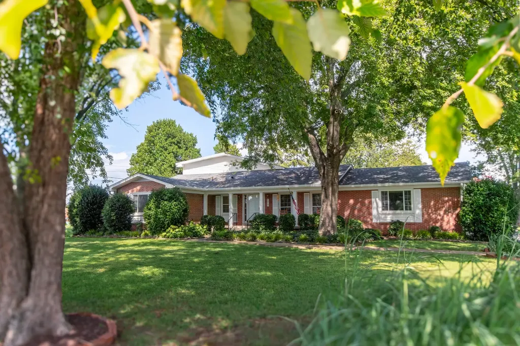 2010 Sanders Court Murfreesboro TN 37129