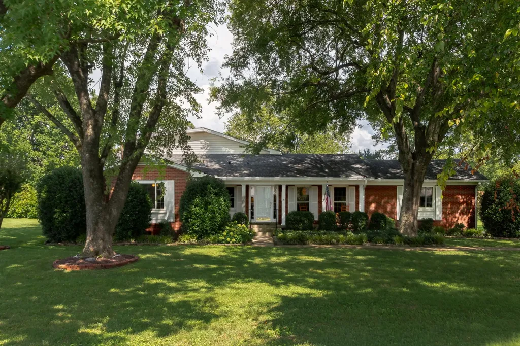 2010 Sanders Court Murfreesboro TN 37129
