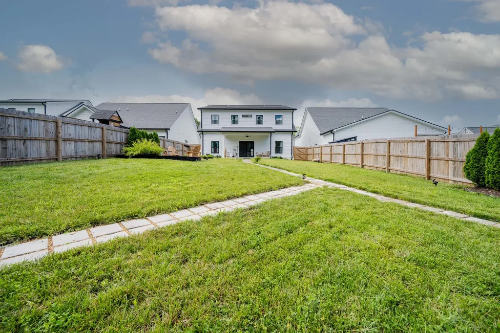 2005 Pleasant Cove Nashville TN 37214