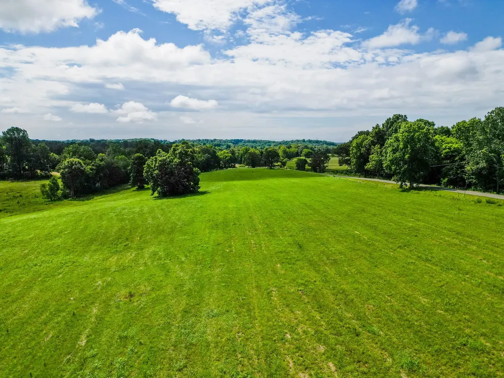 3966 Old Coopertown Road Springfield TN 37172