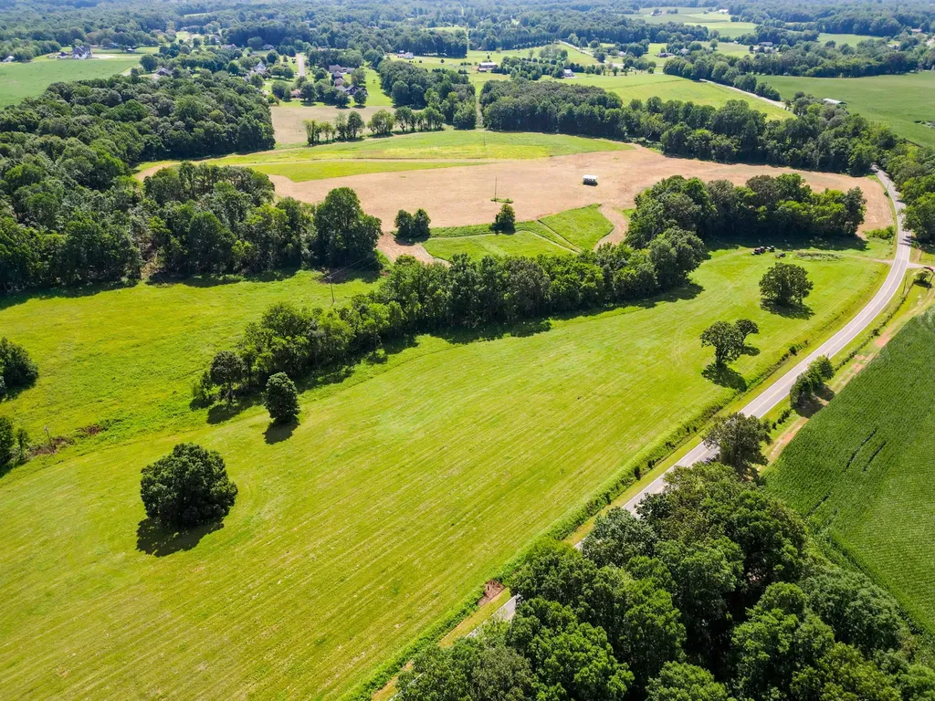 3966 Old Coopertown Road Springfield TN 37172