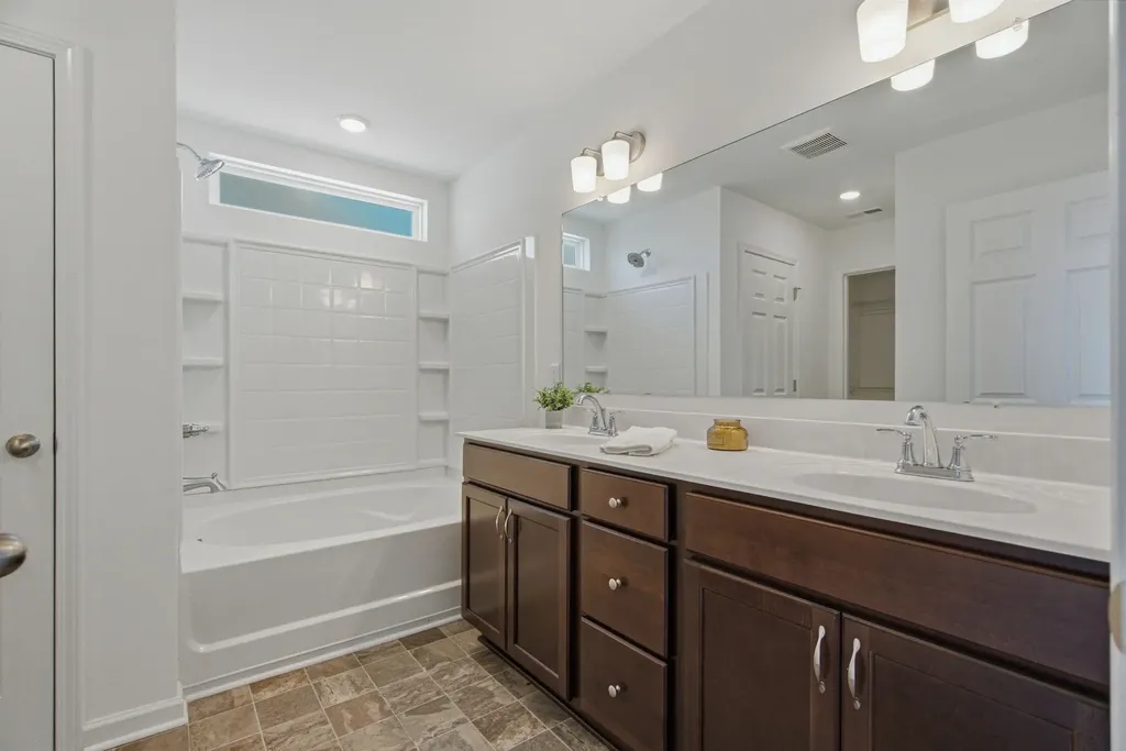 156 Hampshire Way White House TN 37188