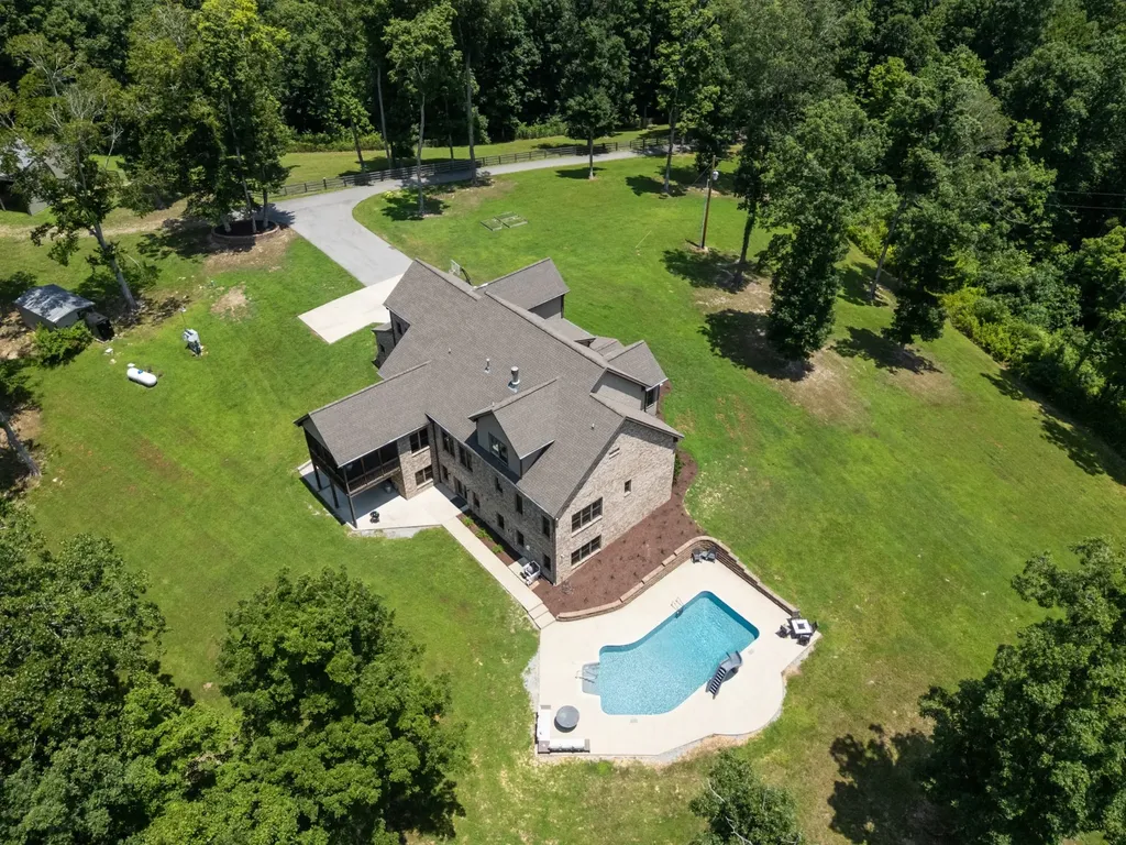1370 Leatherwood Road White Bluff TN 37187
