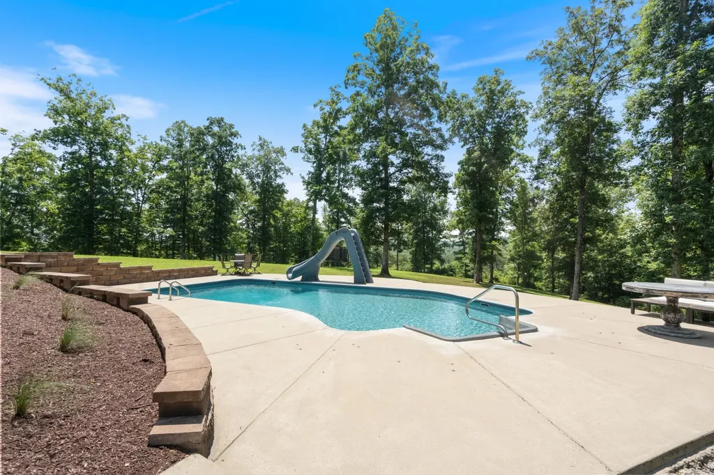 1370 Leatherwood Road White Bluff TN 37187