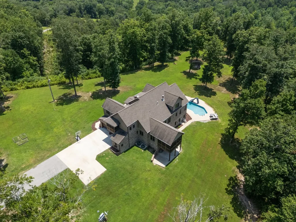 1370 Leatherwood Road White Bluff TN 37187