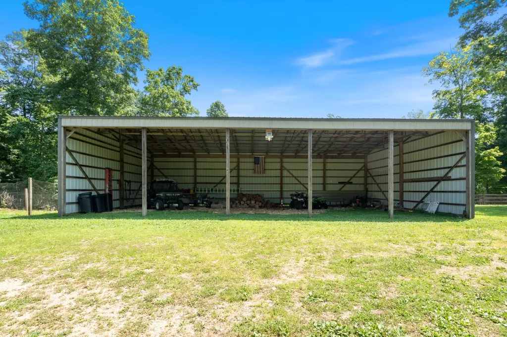 1370 Leatherwood Road White Bluff TN 37187