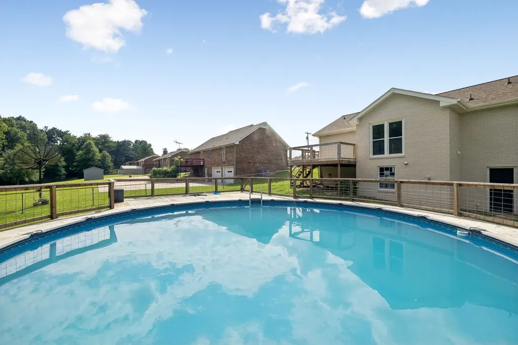 1990 Waywick Drive Clarksville TN 37043