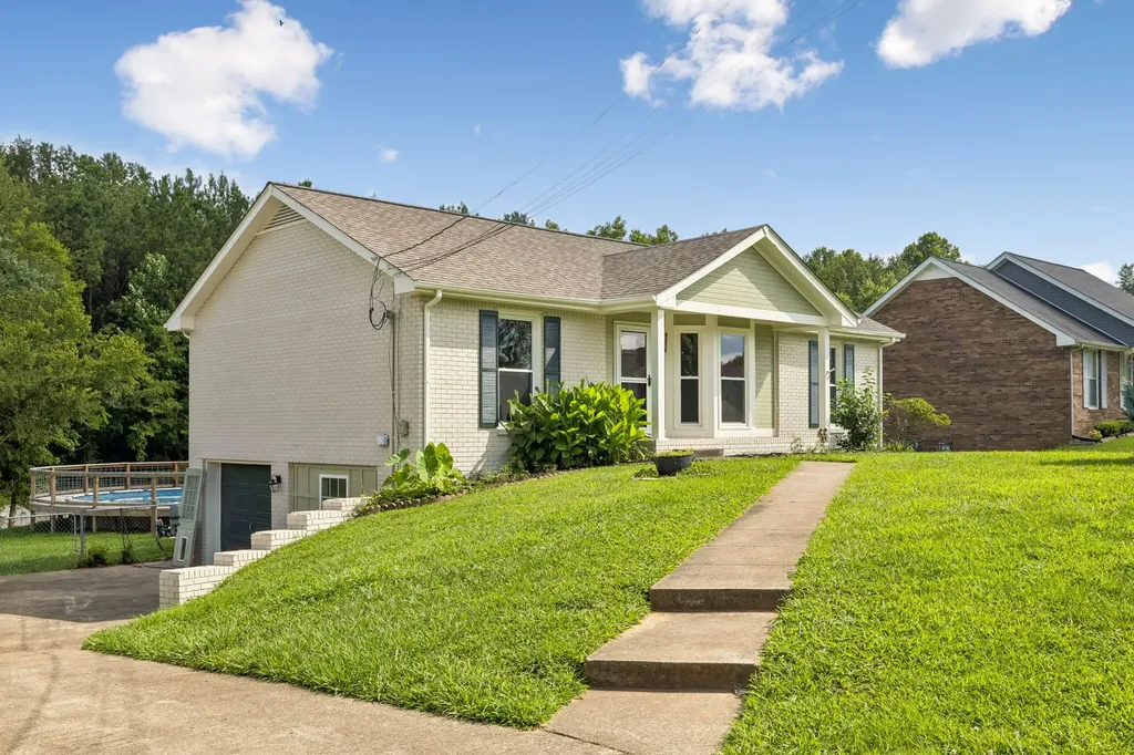 1990 Waywick Drive Clarksville TN 37043