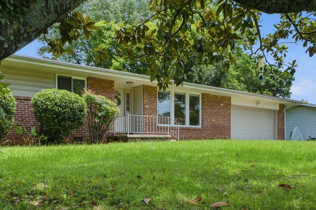 4727 Briarwood Drive Chattanooga TN 37416