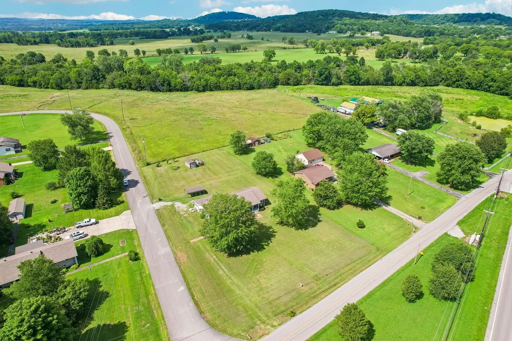 1220 Rome Pike Lebanon TN 37087