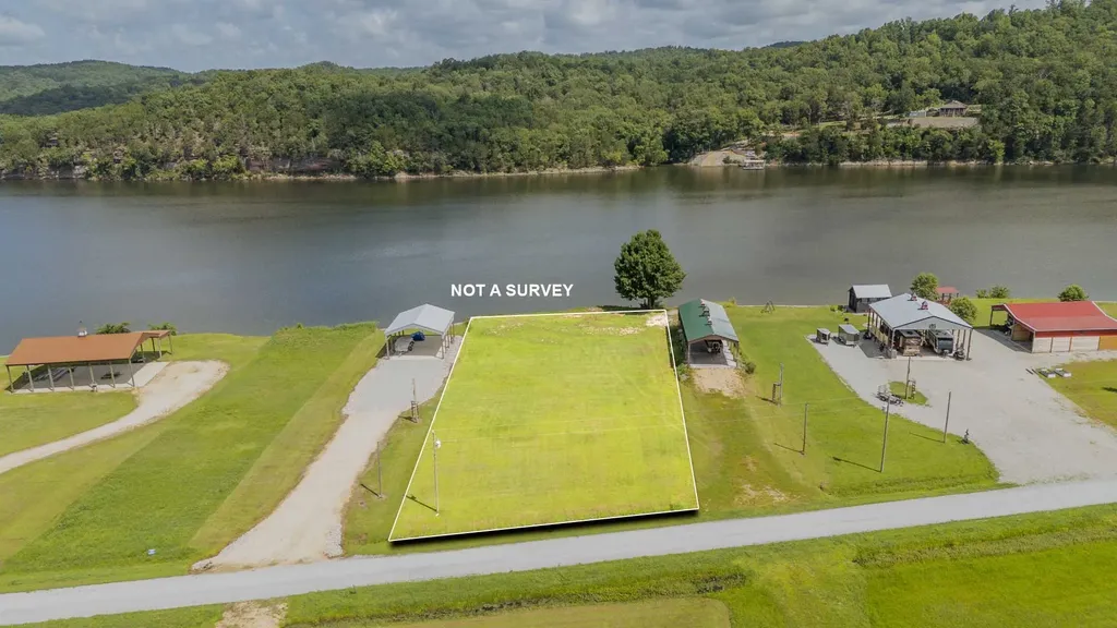 648 River Front Drive Clifton TN 38425