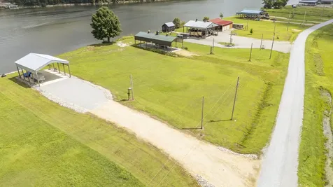 648 River Front Drive Clifton TN 38425