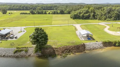 648 River Front Drive Clifton TN 38425