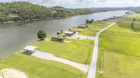 648 River Front Drive Clifton TN 38425