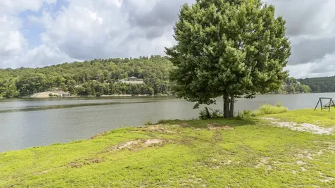 648 River Front Drive Clifton TN 38425