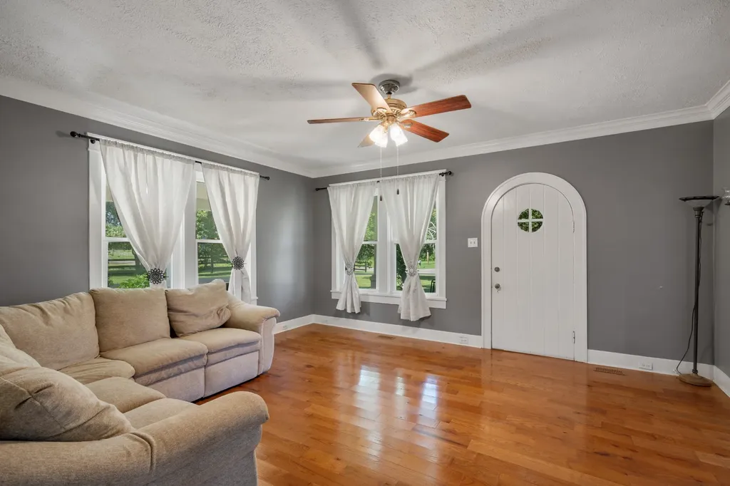 4525 Highway 231, S Castalian Springs TN 37031