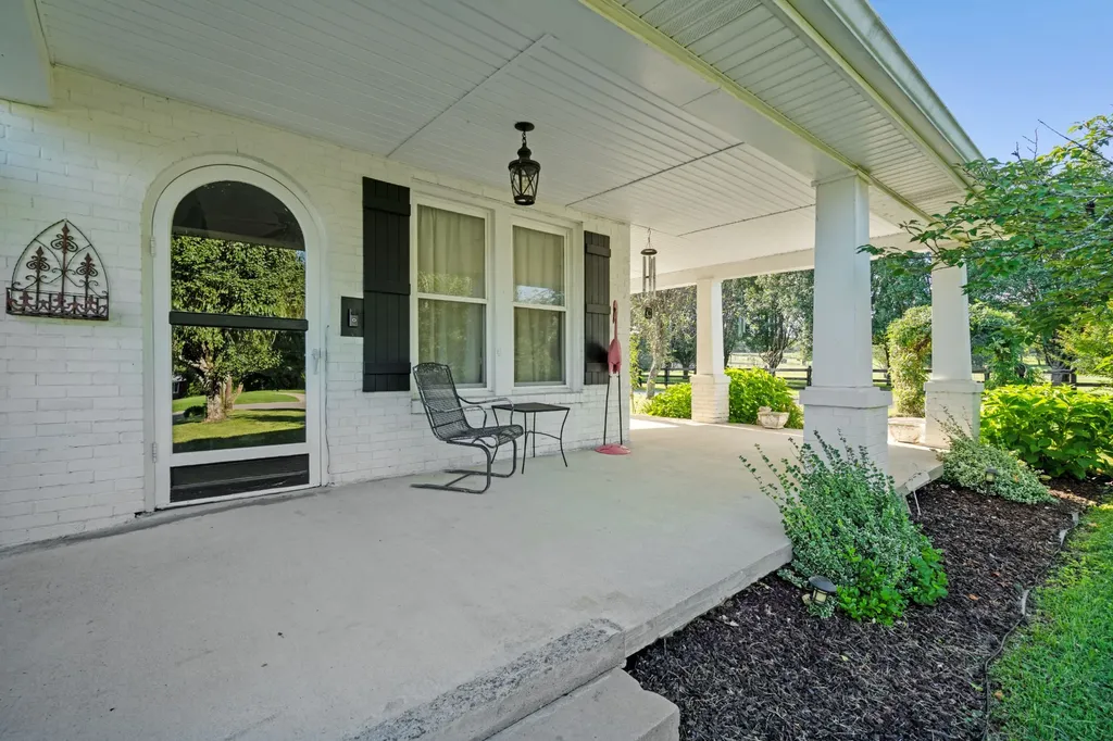 4525 Highway 231, S Castalian Springs TN 37031
