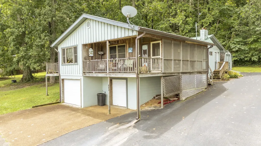 982 Lost Creek Boat Dock Road Decaturville TN 38329