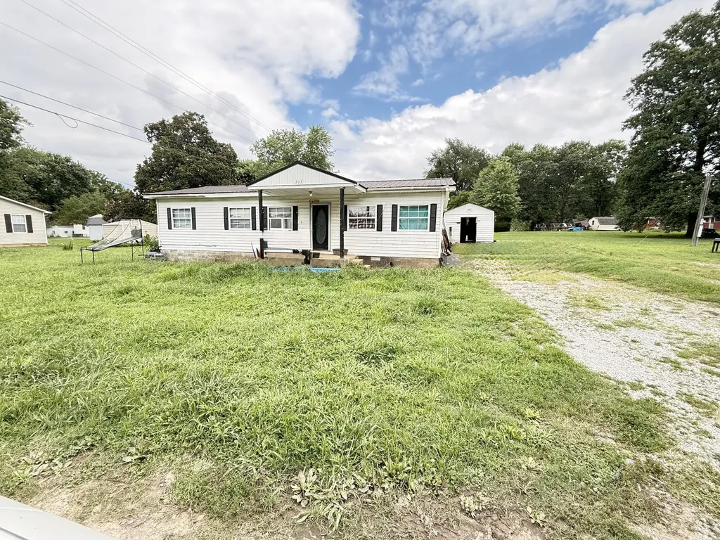 207 W Hill Street Cornersville TN 37047