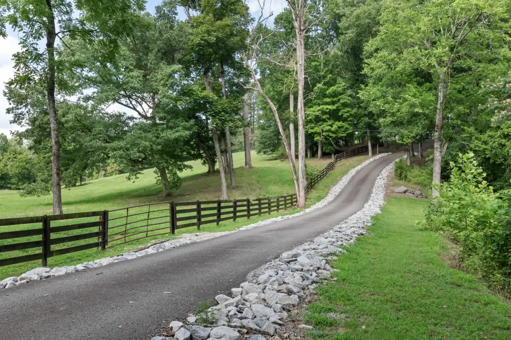 1025 Choate Road Dickson TN 37055