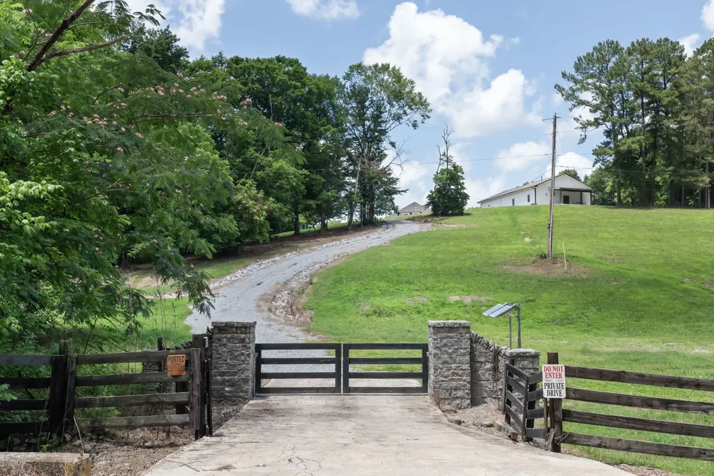 1025 Choate Road Dickson TN 37055