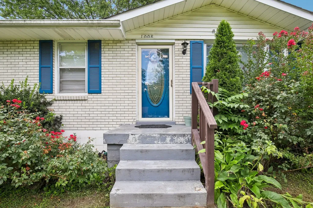 1008 Mayes Drive Greenbrier TN 37073