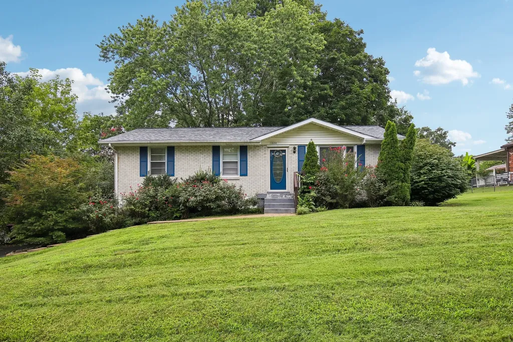 1008 Mayes Drive Greenbrier TN 37073