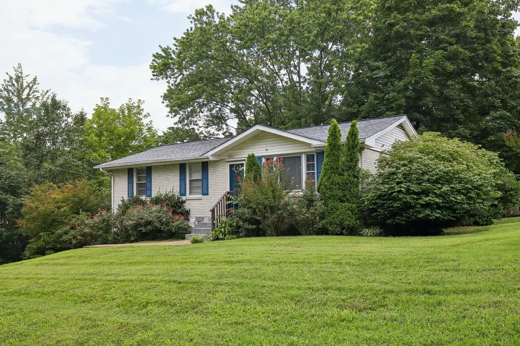 1008 Mayes Drive Greenbrier TN 37073