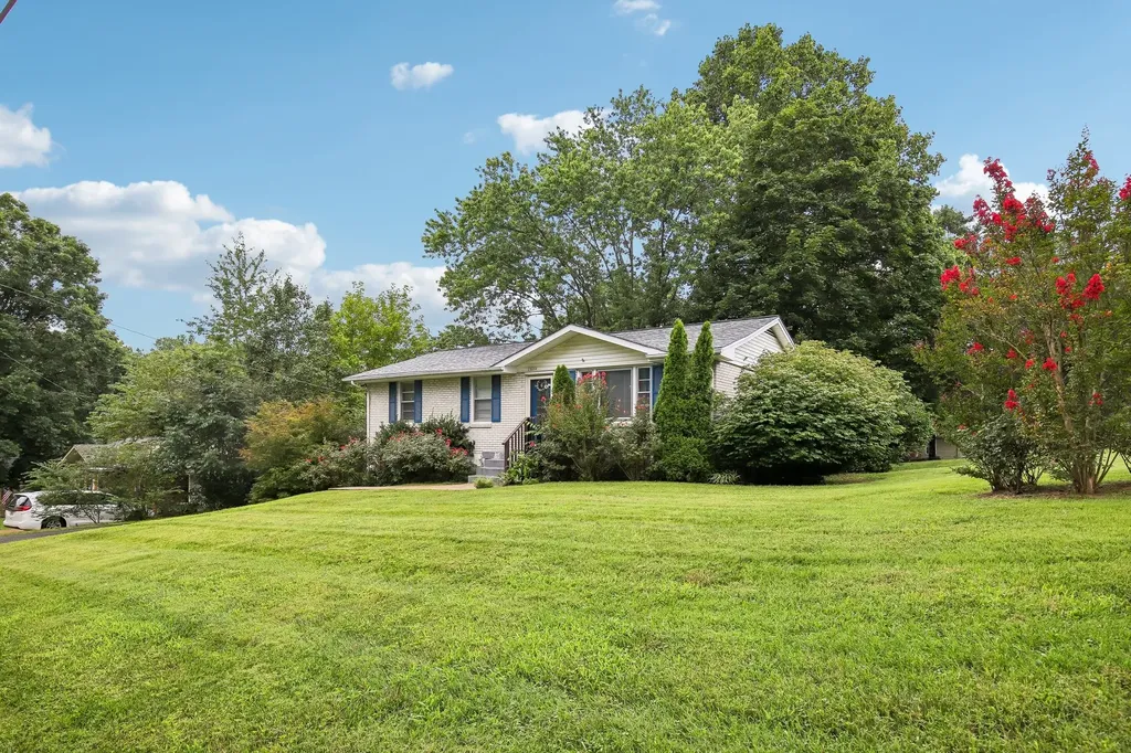 1008 Mayes Drive Greenbrier TN 37073