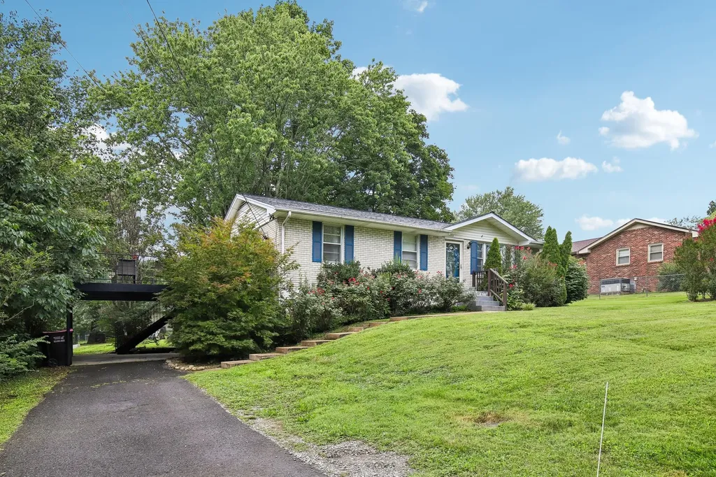 1008 Mayes Drive Greenbrier TN 37073