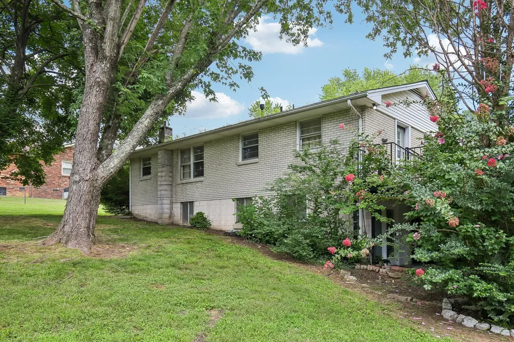 1008 Mayes Drive Greenbrier TN 37073