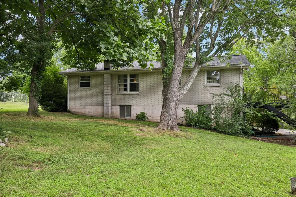 1008 Mayes Drive Greenbrier TN 37073