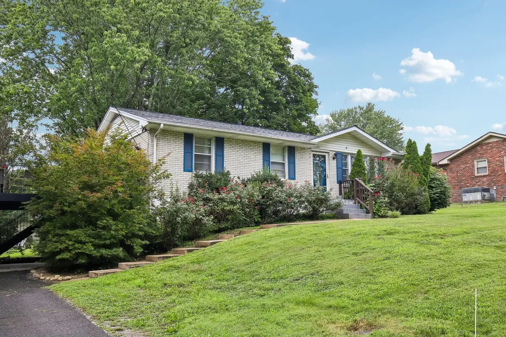 1008 Mayes Drive Greenbrier TN 37073