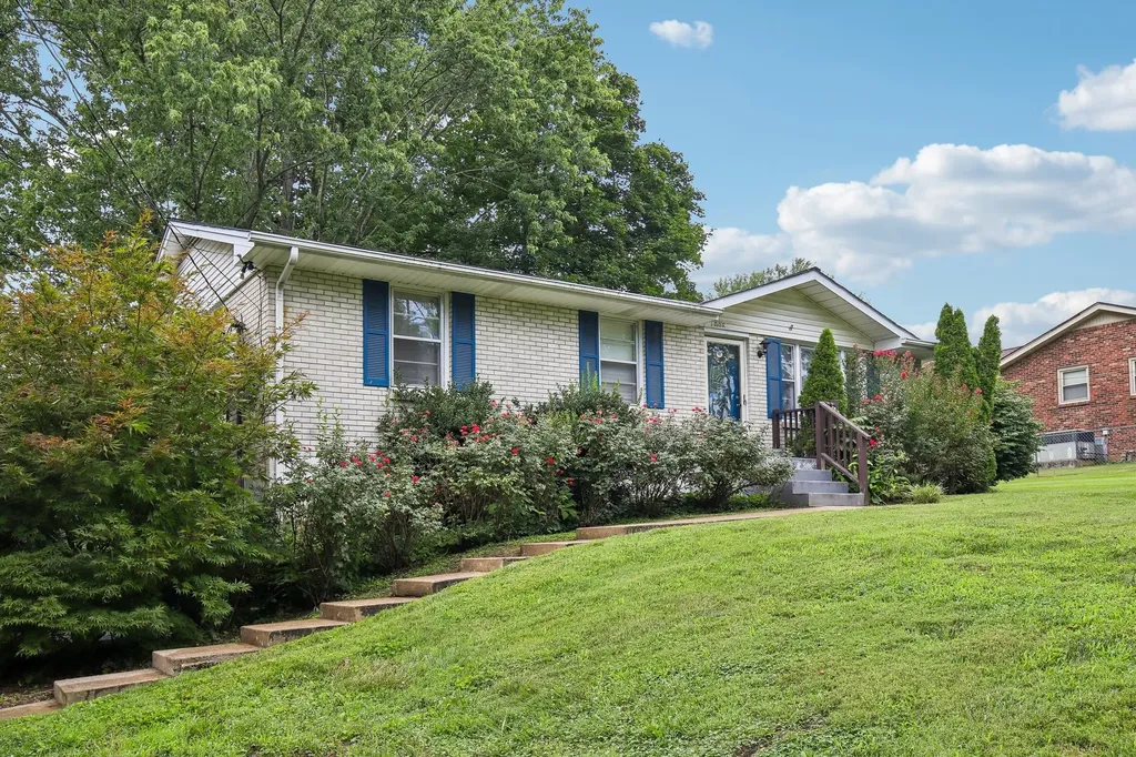 1008 Mayes Drive Greenbrier TN 37073