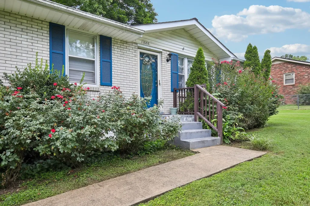 1008 Mayes Drive Greenbrier TN 37073
