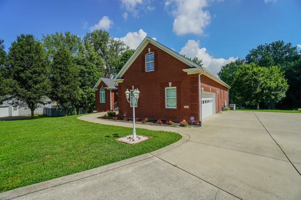 7556 Bethel Road Goodlettsville TN 37072
