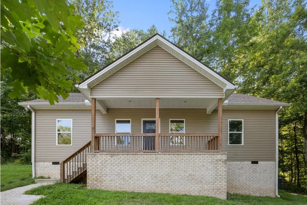 537 Lewis Lane Charlotte TN 37036