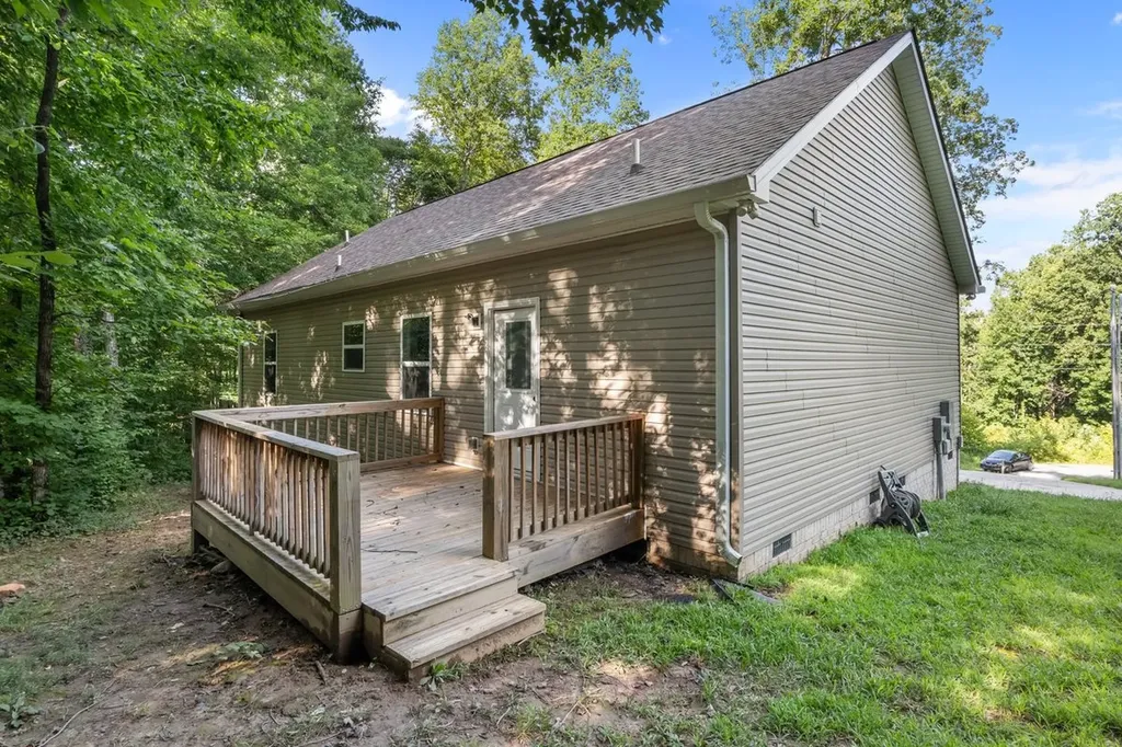 537 Lewis Lane Charlotte TN 37036