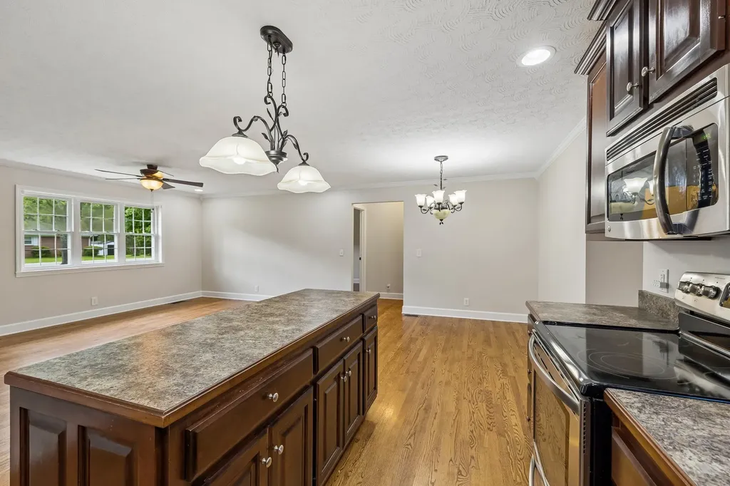 516 Crestwood Drive Lafayette TN 37083