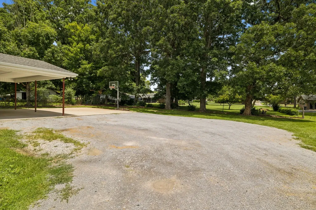 516 Crestwood Drive Lafayette TN 37083
