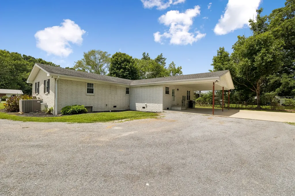516 Crestwood Drive Lafayette TN 37083